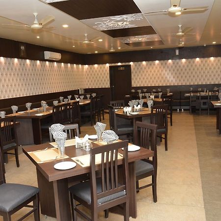 Hotel Darshan Rajula Luaran gambar