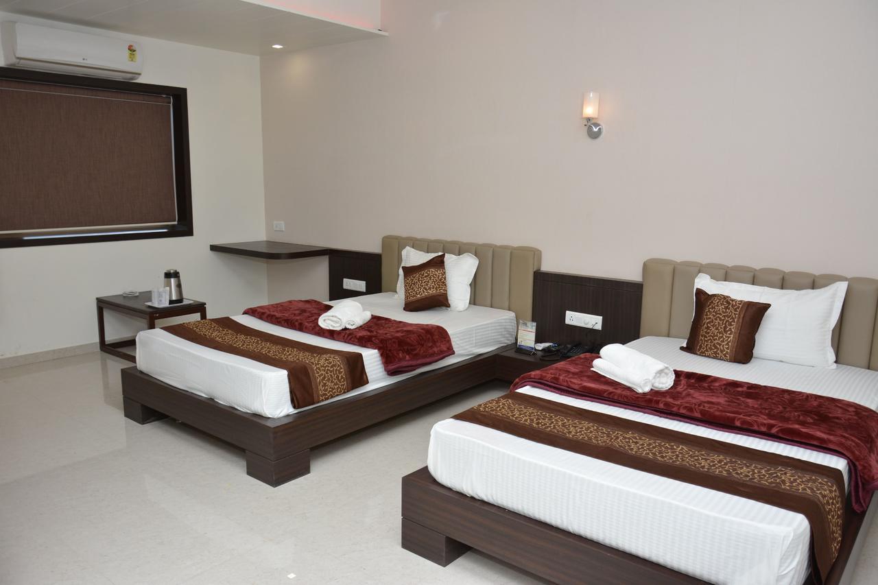 Hotel Darshan Rajula Luaran gambar