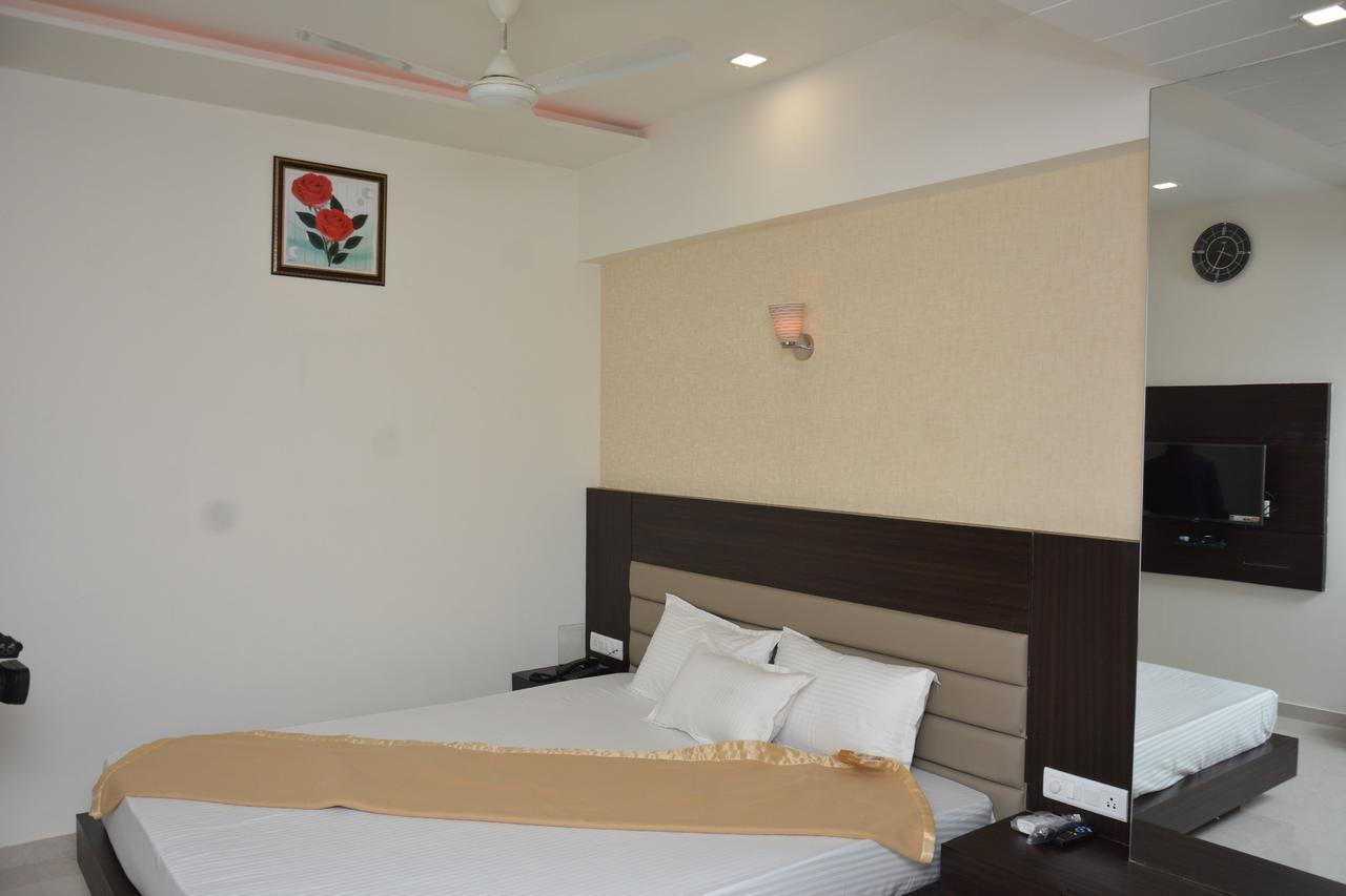 Hotel Darshan Rajula Luaran gambar